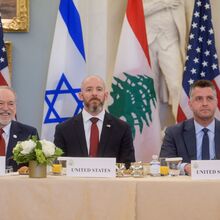 <![CDATA[ Israel e Líbano concordam em implementar cessar-fogo ]]>