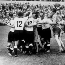 <![CDATA[ Suíça'1954: A magia húngara no inferno alemão ]]>