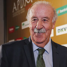 <![CDATA[ Enrique Riquelme responde a Florentino Pérez e anuncia o seu treinador: «Virá pelo bem do Real Madrid» ]]>