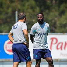 <![CDATA[ Silvestre Varela vai fazer parte da equipa técnica do Alverca ]]>