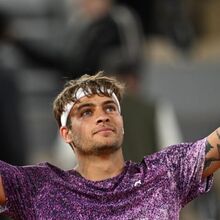 <![CDATA[ Flavio Cobolli estreia-se em finais de 'majors' após desistência de Arnaldi em Roland Garros ]]>