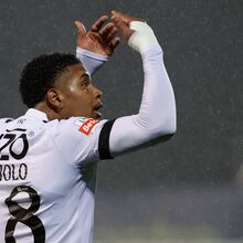 <![CDATA[ Vendas de Diogo Sousa e Saviolo valem 22,5 milhões de euros brutos ao V. Guimarães ]]>