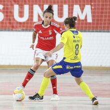 <![CDATA[ Benfica vence Nun'Álvares nos penáltis e lidera a final da Liga Placard feminina ]]>