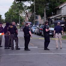 <![CDATA[ Tiroteio faz 12 feridos em festival no leste dos E