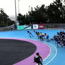 <![CDATA[ A queda aparatosa que deixou quatro patinadoras fe