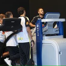 <![CDATA[ Neymar usa passadeira... da NASA para acelerar rec