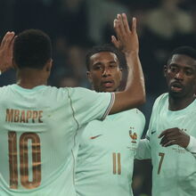 <![CDATA[ França vence Irlanda do Norte com hat trick de Oli