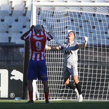 A crónica do Leça-V. Sernache, 1-1 (5-4 pen.): luvas de ouro