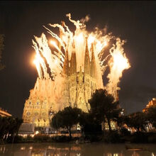 O impressionante espetáculo de luz, fogo de artifício e dron
