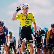Wout van Aert vence ao sprint a quinta etapa do Tour Auvergn
