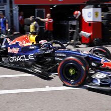 Max Verstappen em Barcelona com novo motor no RB 22