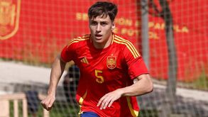 Jorge Salinas, defesa do Racing Santander, associado ao FC Porto