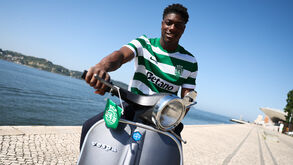 Issa Doumbia é um dos reforços do Sporting na próxima temporada