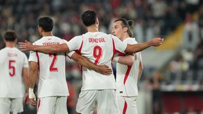 Deniz Gül celebra golo na vitória da Turquia contra a Macedónia do Norte.

