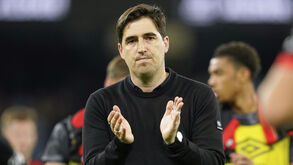 Andoni Iraola deverá suceder a Arne Slot no Liverpool