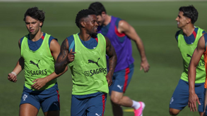 Nélson Semedo durante um treino da Seleção Nacional