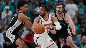 Jalen Brunson em grande destaque no primeiro jogo da final da NBA entre Knicks e Spurs