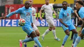 Masuaku, do Congo, em ação frente à Dinamarca