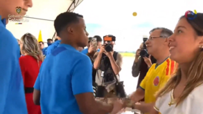 James Rodríguez arrasado na Colômbia após ignorar filha do presidente: «Tão 'machão'...»