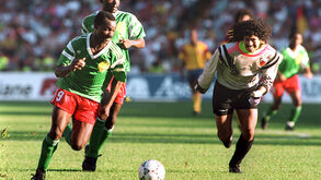 Roger Milla está na história dos Mundiais