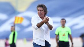 Sá Pinto continua no Chipre