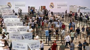 São muitos os sócios do Real Madrid que ocorreram às urnas na primeira hora da votação