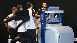 Neymar faz fisioterapia em New Jersey