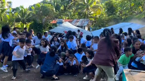 O momento em que sismo de magnitude 7.8 atinge o sul das Filipinas