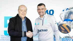 A fotografia partilhada pelo FC Porto quando Sérgio Conceição renovou contrato