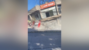 Imagens mostram momento em que restaurante colapsa após sismo nas Filipinas