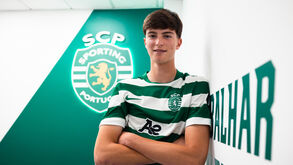 Alexandre Rosado assina contrato profissional com o Sporting