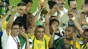 Jogadores brasileiros festejam a conquista do Mundial'2002