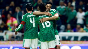 Julián Quiñones celebra golo do México