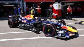 Max Verstappen em Barcelona com novo motor no RB 22