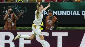 Ladislav Krejci festeja o golo apontado à Coreia do Sul