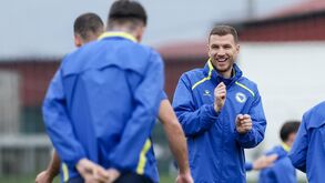 Edin Dzeko, capitão da Bósnia