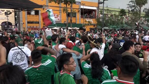 Adeptos do México celebram vitória frente a África do Sul no jogo de abertura do Mundial'2026 