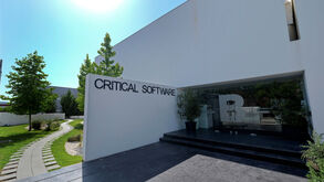 A Critical Software tinha ido às compras no início do ano