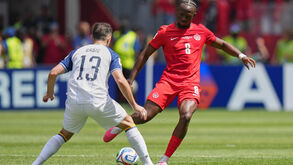 Momento do jogo entre o Canadá e a Bósnia