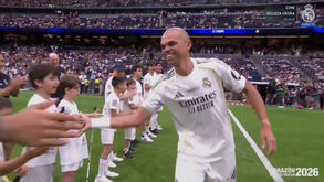 Pepe ovacionado no regresso ao Bernabéu 
