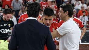 Diogo Rafael confortado por Rui Costa