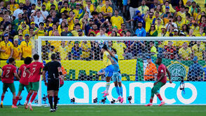 Os jogadores de Brasil e Marrocos em ação