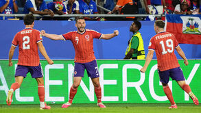 Jogadores da Escócia festejam frente ao Haiti