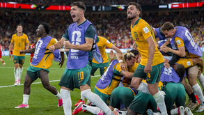 Jogadores da Austrália celebram de forma efusiva 