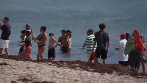 Jogadores da Seleção voltam à praia para fazer exercícios de ativação... mas desta vez com mais 'mirones'
