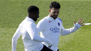 Nuno Mendes e Gonçalo Ramos durante um treino do PSG