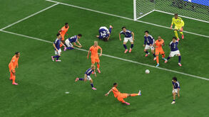 Os jogadores de Holanda e Japão em ação