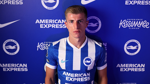 Costinha com a camisola do Brighton