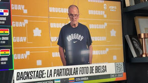 Bielsa e a polémica foto oficial a olhar para o chão: «Não sou modelo...»