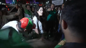Jogo do Irão com a Nova Zelândia marcado por protestos fora do estádio 